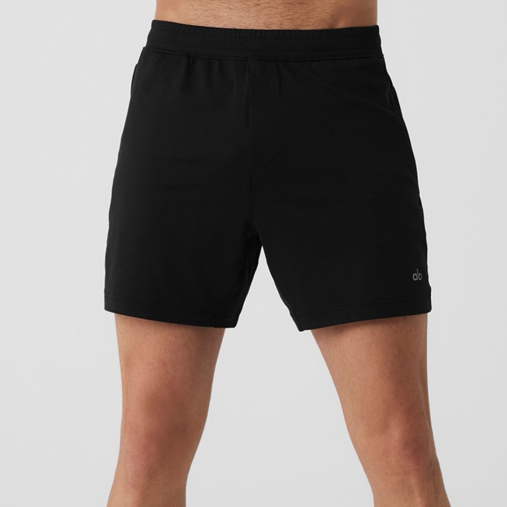 Men’s Alo Yoga black 7” conquer react performance short. Size XL. Never worn!